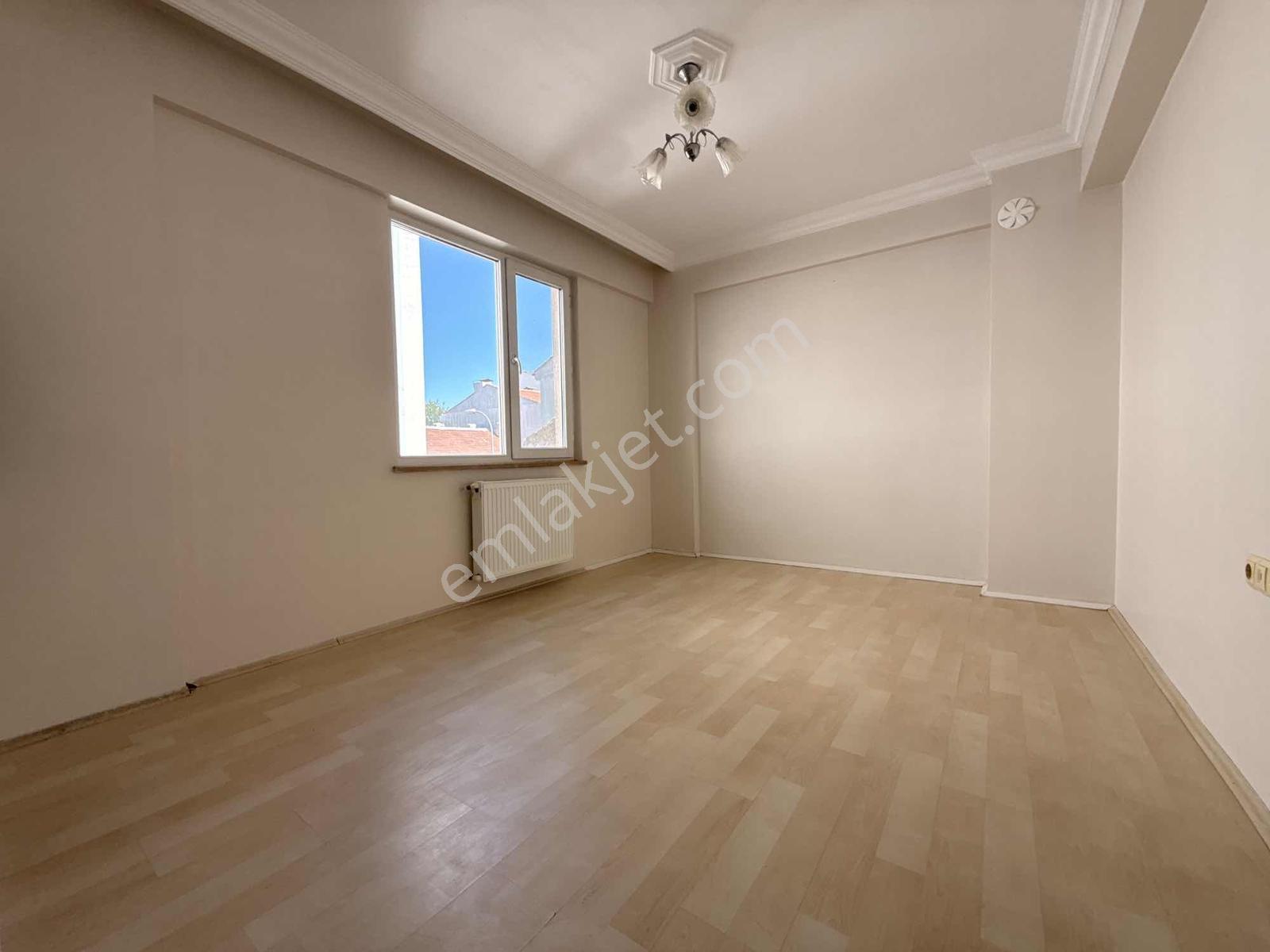 Emek Mah. Ertaş Caddesi Yakını Ara Kat 2+1 100m2 Daire - Görsel 10