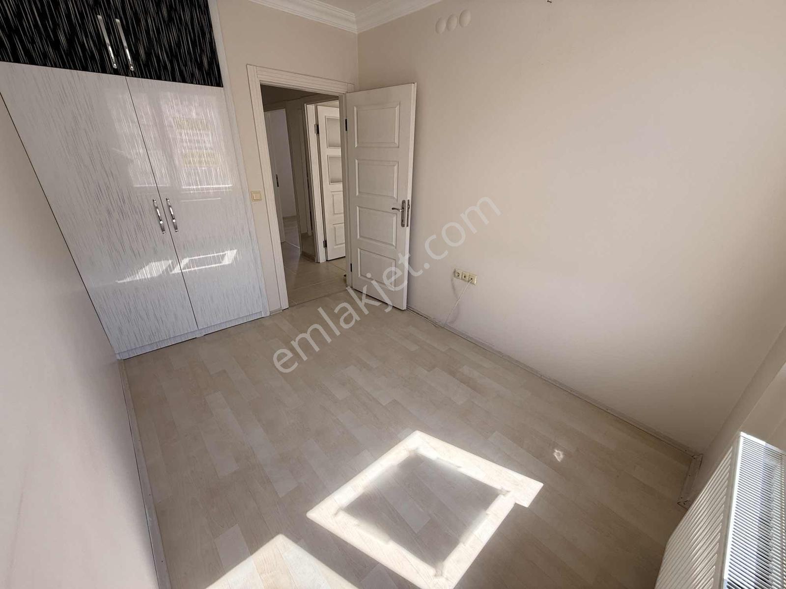 Emek Mah. Ertaş Caddesi Yakını Ara Kat 2+1 100m2 Daire - Görsel 9