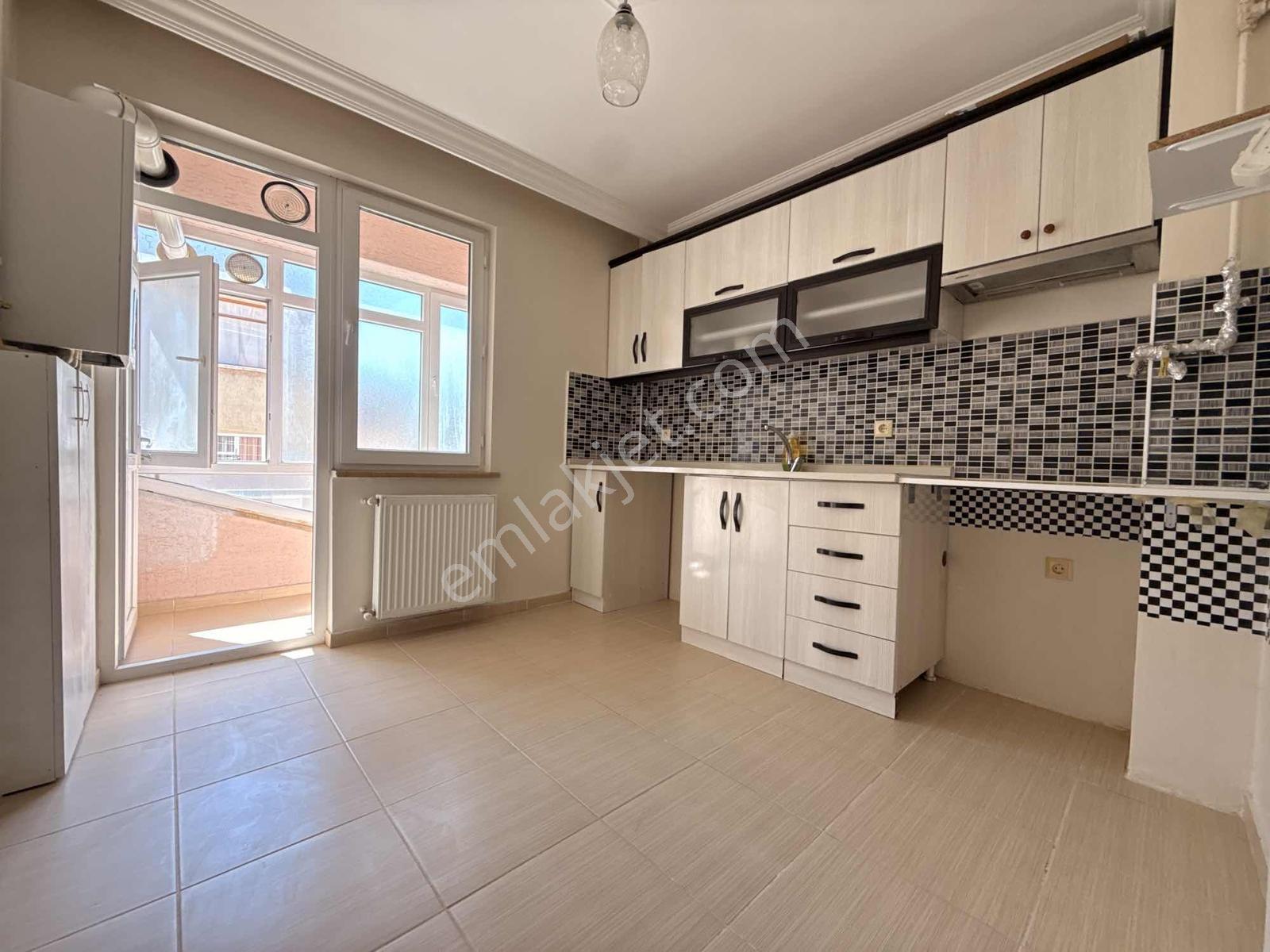 Emek Mah. Ertaş Caddesi Yakını Ara Kat 2+1 100m2 Daire - Görsel 5