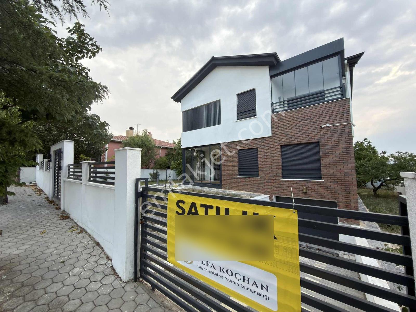 [vefa Koçhan'dan] Havuzlu A.söğütönü Mah. Satılık Müstakil Villa