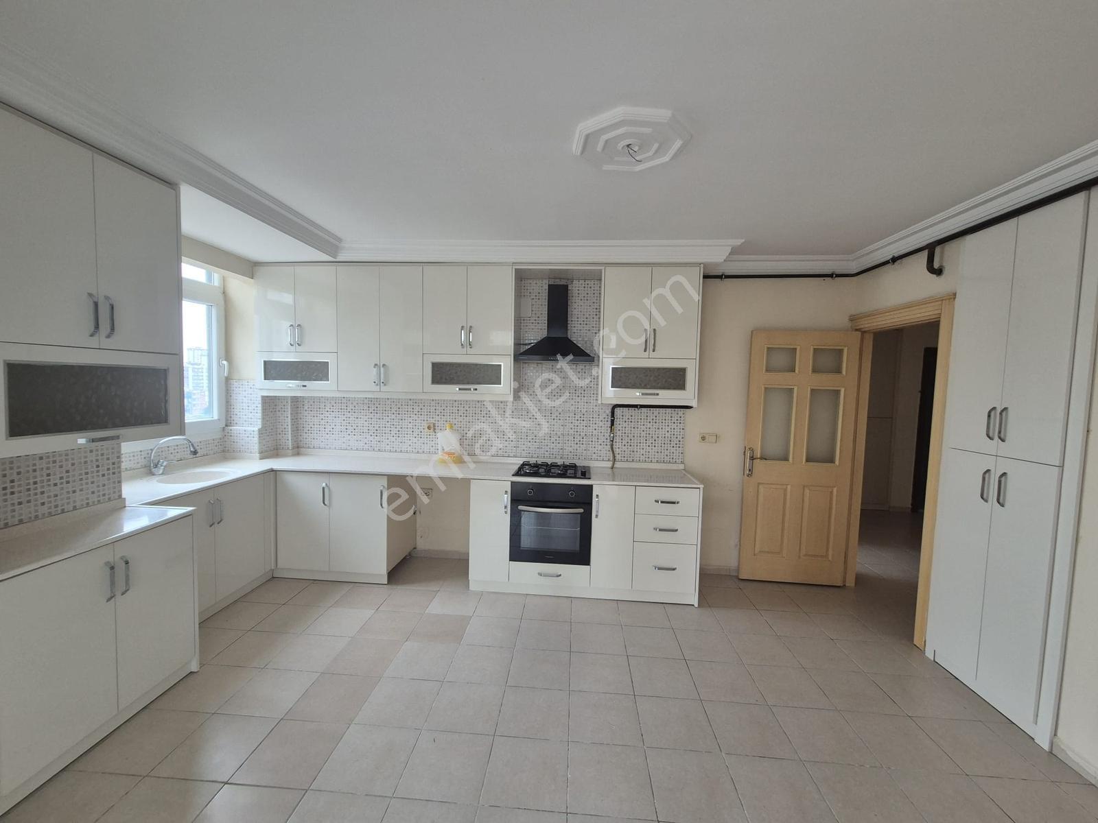 Kiralık Yeşilyurta 4+1 Geniş Ferah 190 M2 Daire