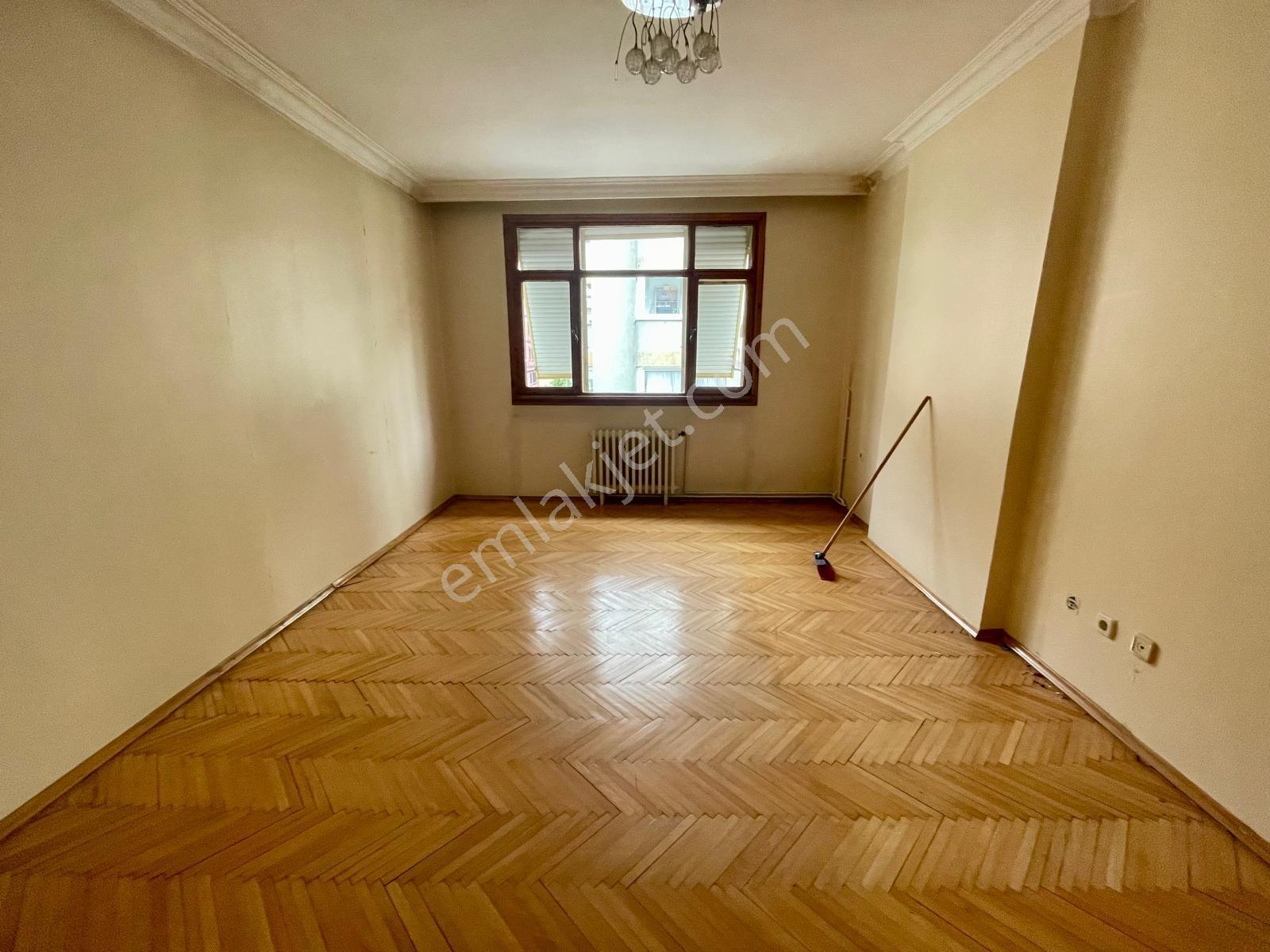 Kozyatağı'nda 85 M2 Arsa Paylı Katta Tek 140m² Net - Görsel 15