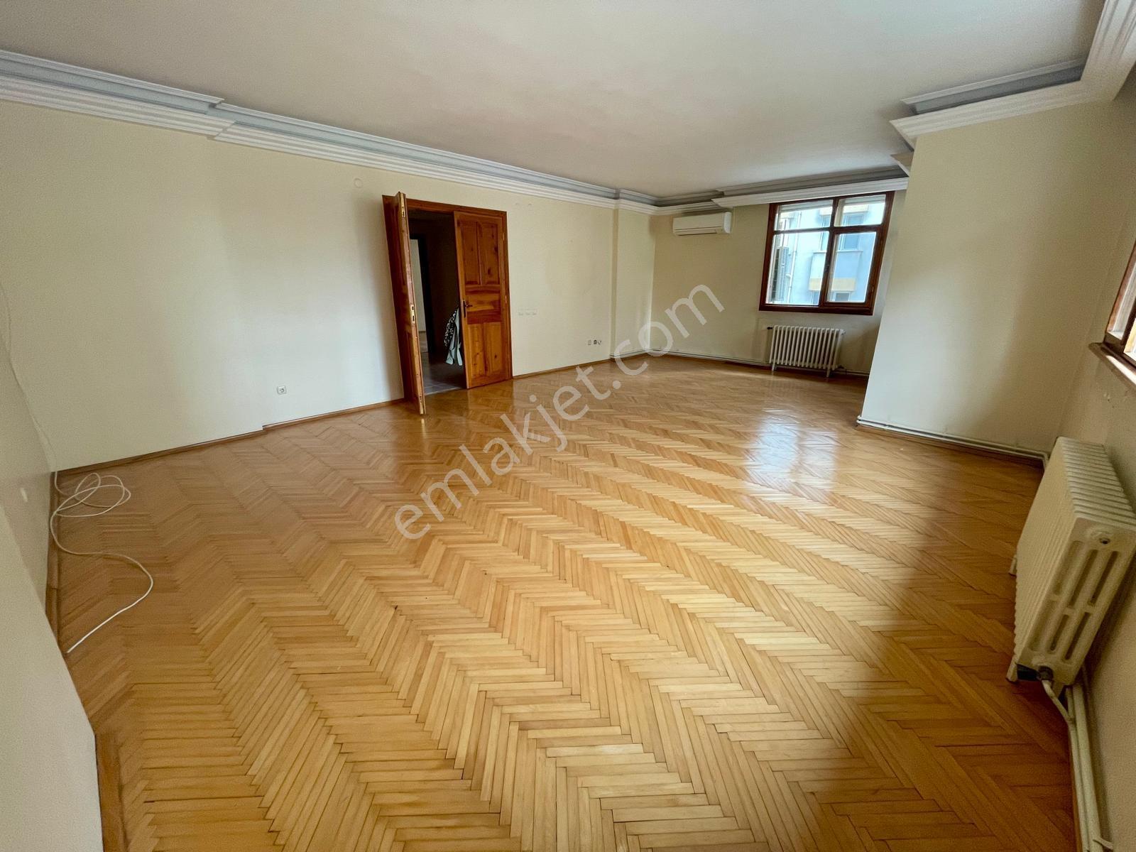 Kozyatağı'nda 85 M2 Arsa Paylı Katta Tek 140m² Net - Görsel 4
