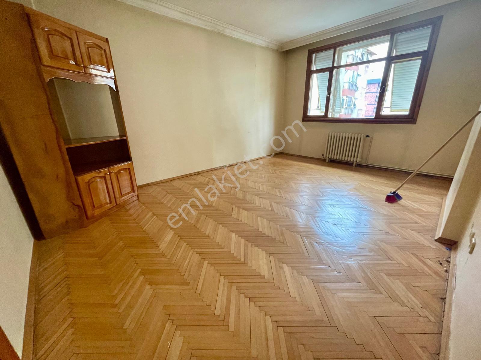 Kozyatağı'nda 85 M2 Arsa Paylı Katta Tek 140m² Net - Görsel 14