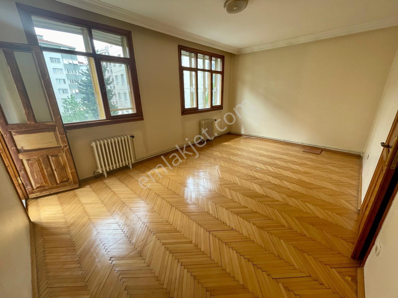 Kozyatağı'nda 85 M2 Arsa Paylı Katta Tek 140m² Net - Görsel 18