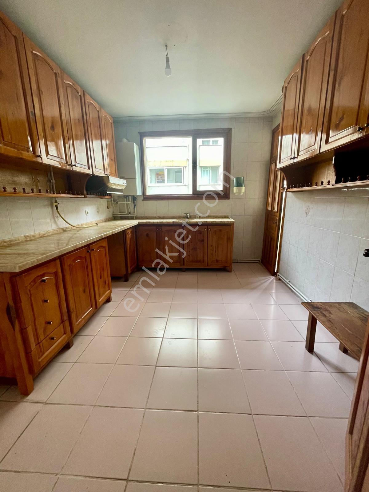 Kozyatağı'nda 85 M2 Arsa Paylı Katta Tek 140m² Net - Görsel 11