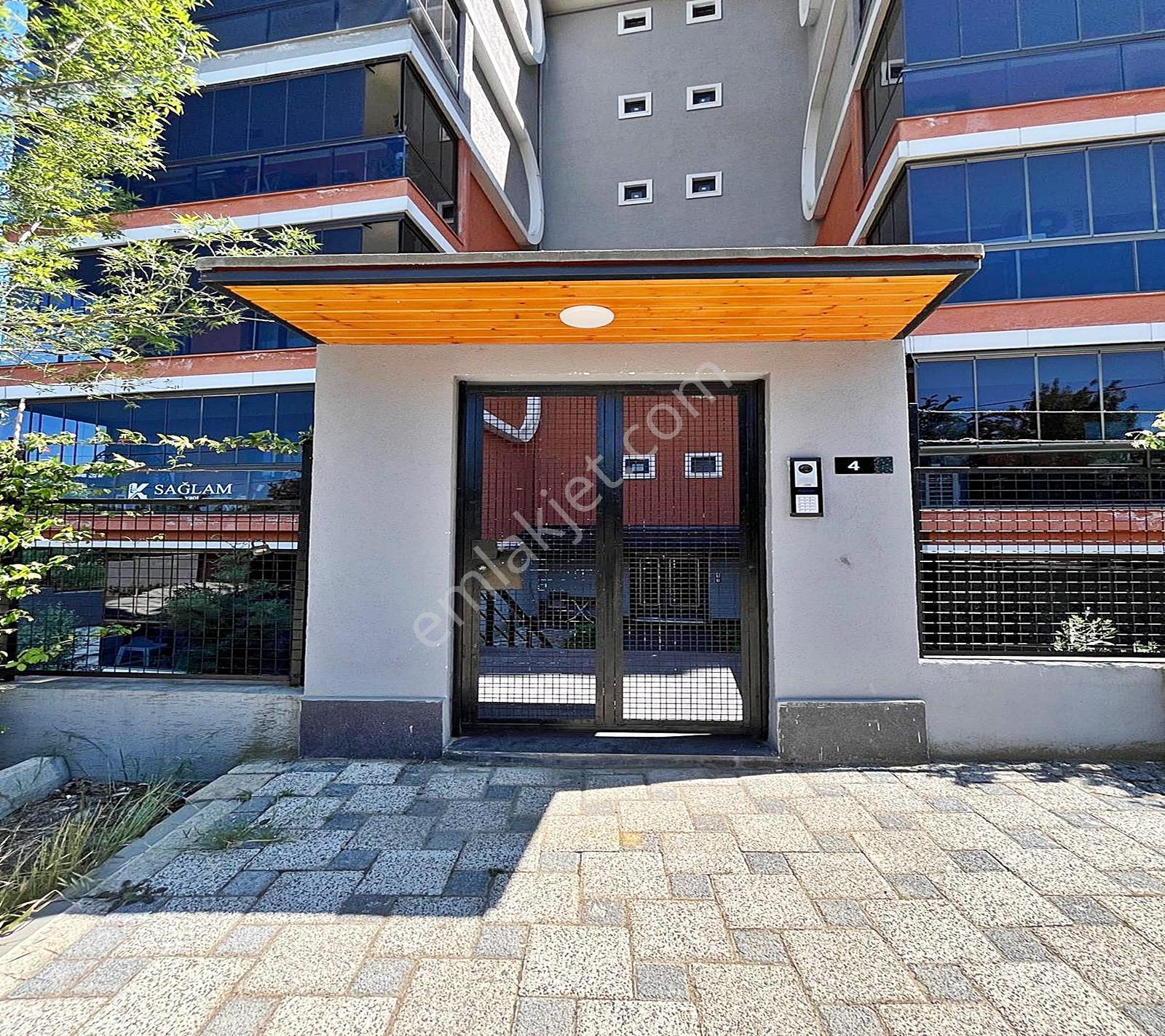 Butik Sitede Geniş Balkonlu E.banyolu 3+1 Kiralık Daire - Görsel 24