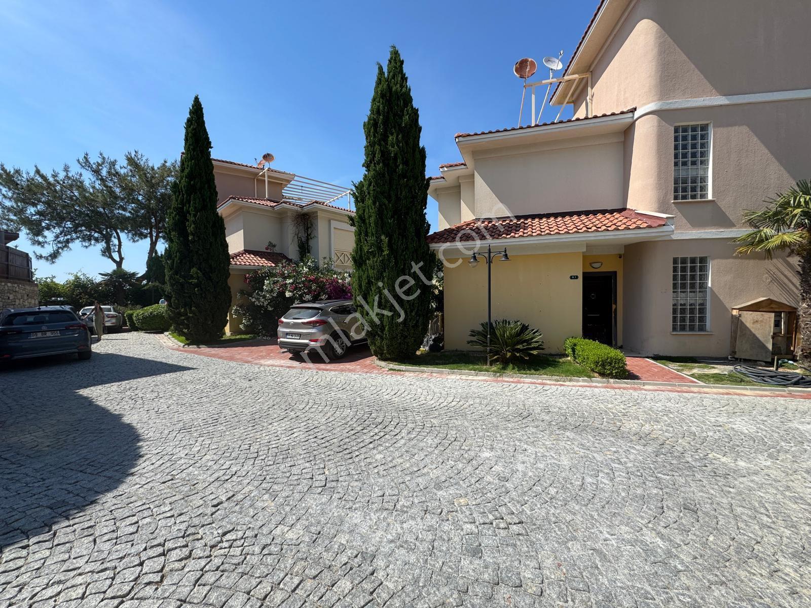 Kuşadası Soğucak'ta Havuzlu Sitede Bahçeli 3+1 Müstakil Villa - Görsel 31