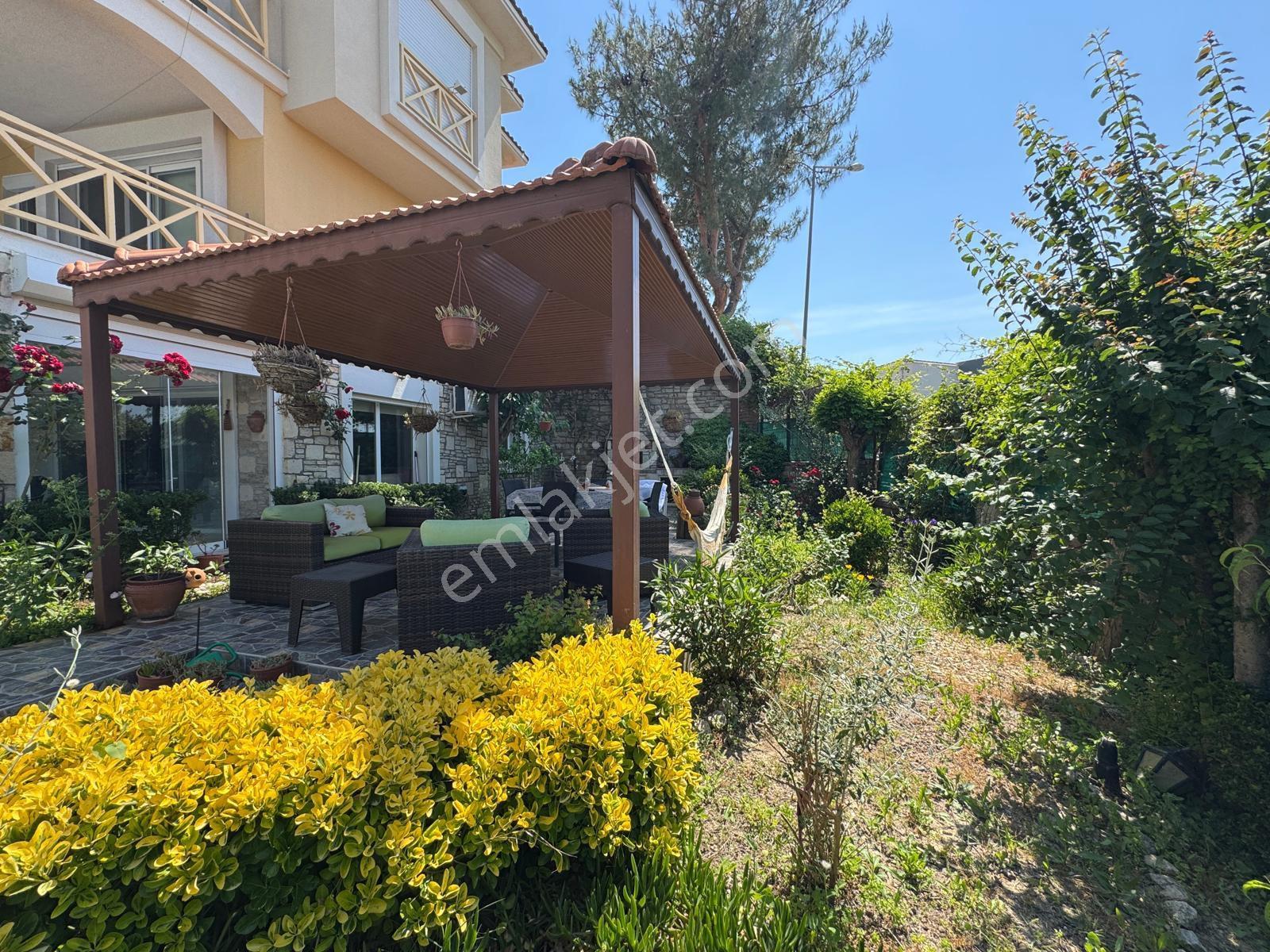 Kuşadası Soğucak'ta Havuzlu Sitede Bahçeli 3+1 Müstakil Villa - Görsel 29