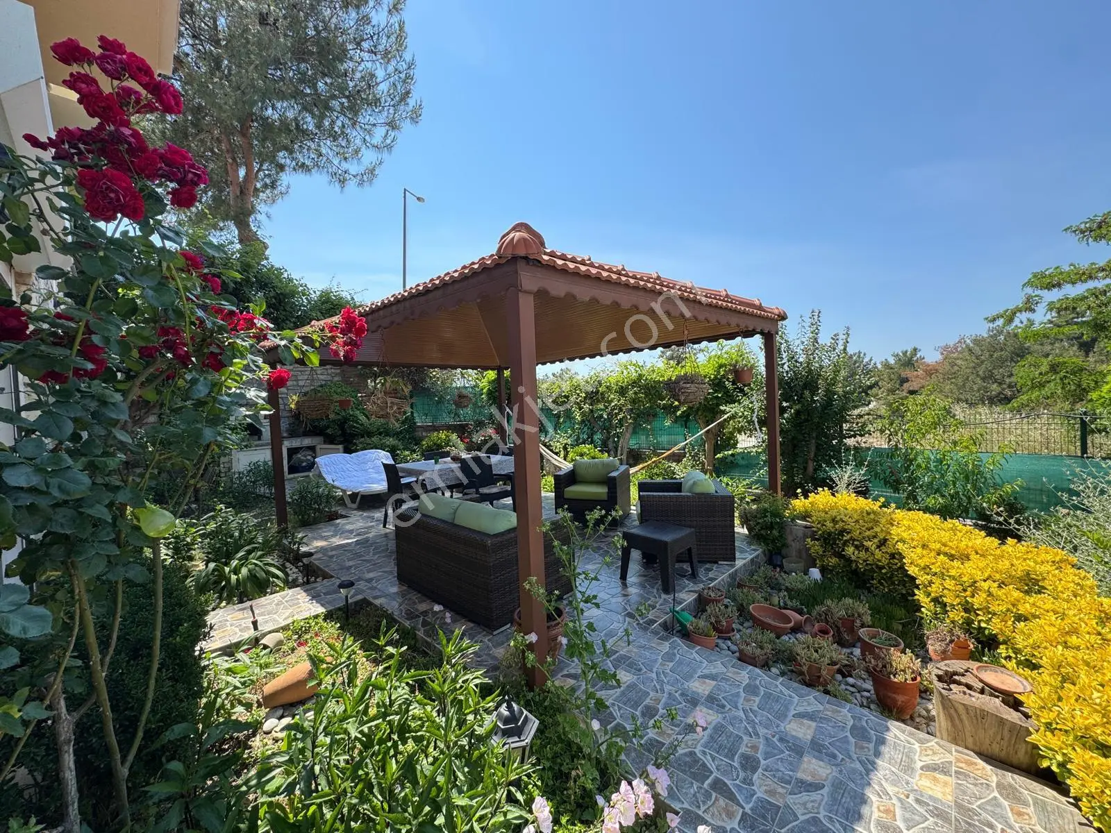 Kuşadası Soğucak'ta Havuzlu Sitede Bahçeli 3+1 Müstakil Villa - Görsel 30