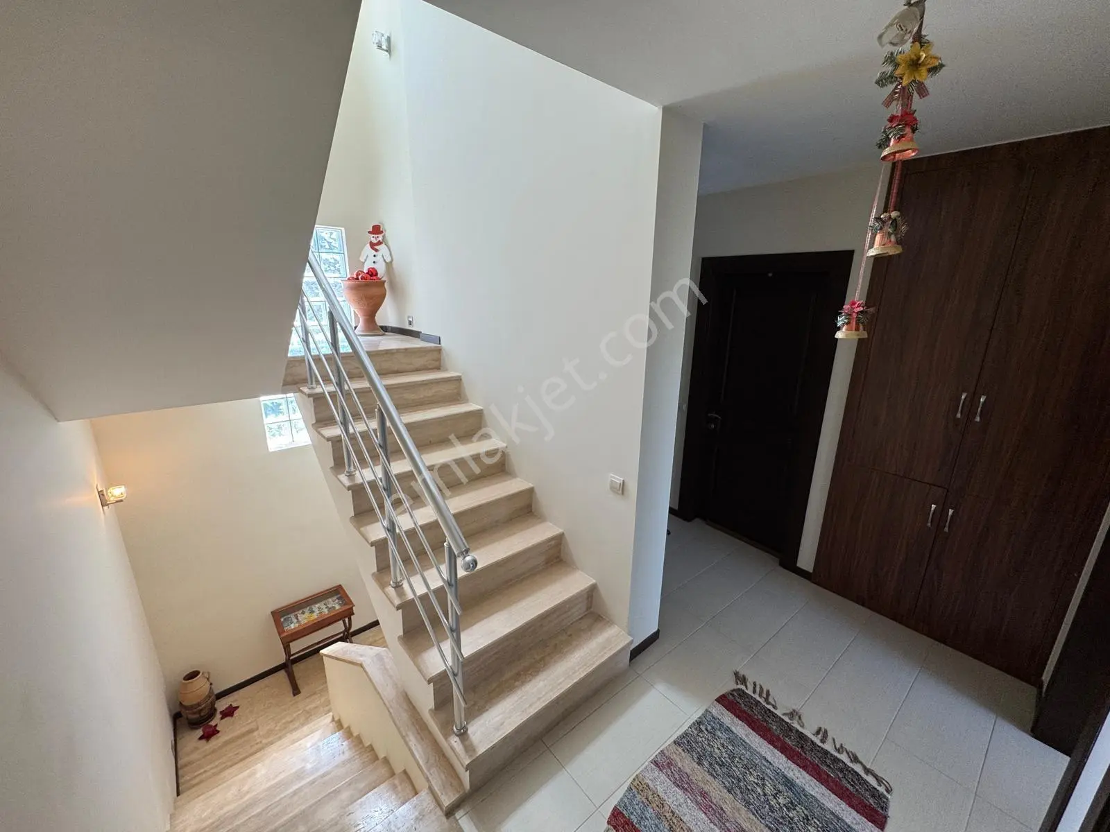 Kuşadası Soğucak'ta Havuzlu Sitede Bahçeli 3+1 Müstakil Villa - Görsel 14