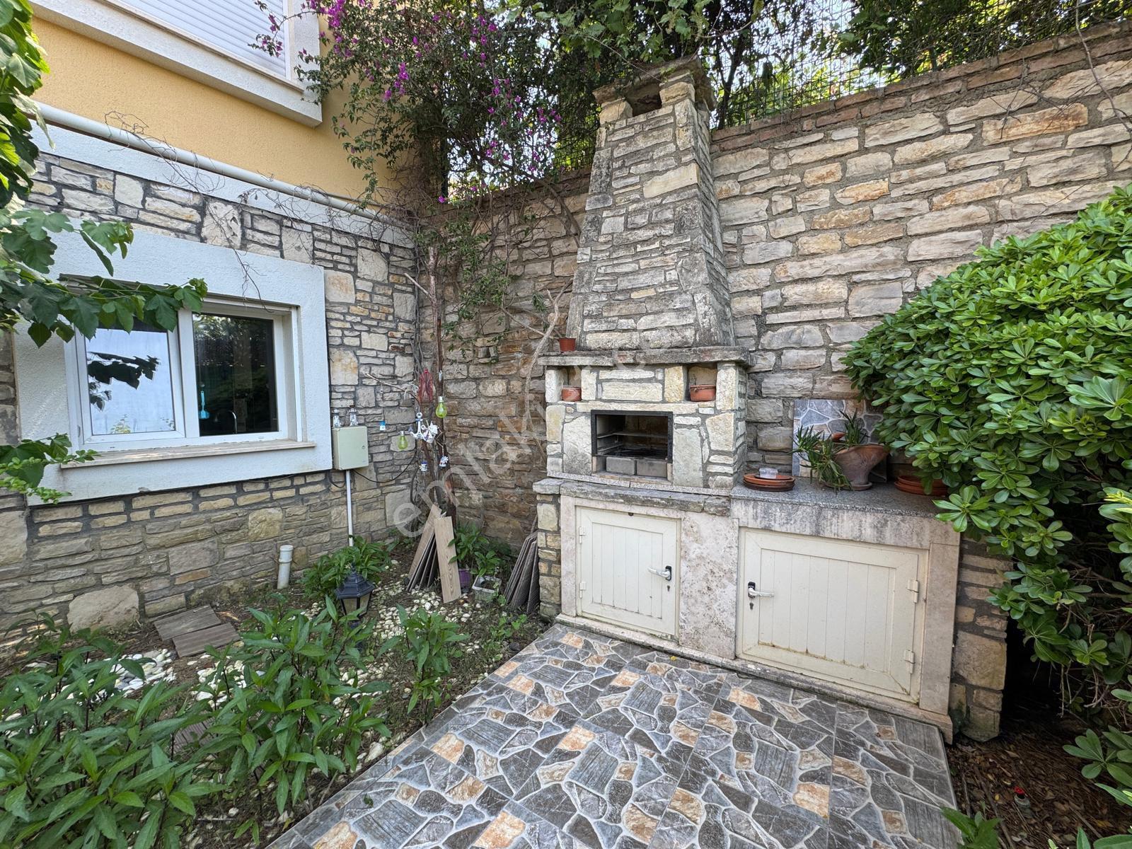 Kuşadası Soğucak'ta Havuzlu Sitede Bahçeli 3+1 Müstakil Villa - Görsel 27