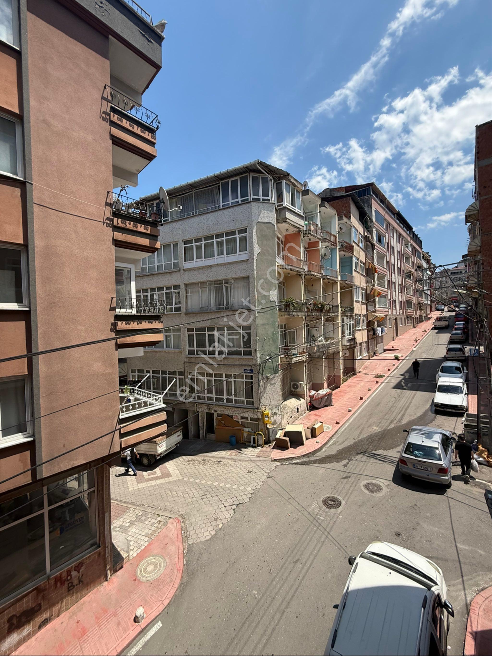 Hürriyet Mahallesinde İci Temiz Kiralık Daire