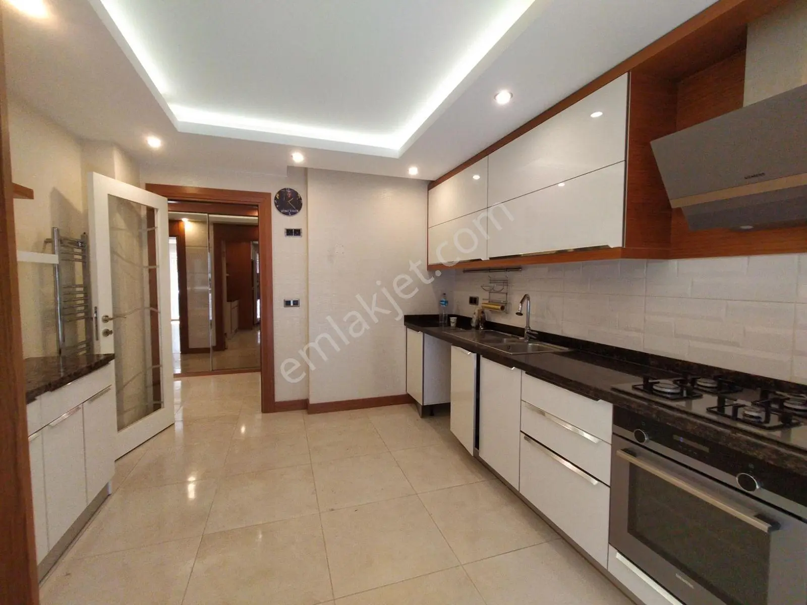 Beylikdüzü Havuzlu Güvenlikli Sitede Geniş Satılık Daire - Görsel 4