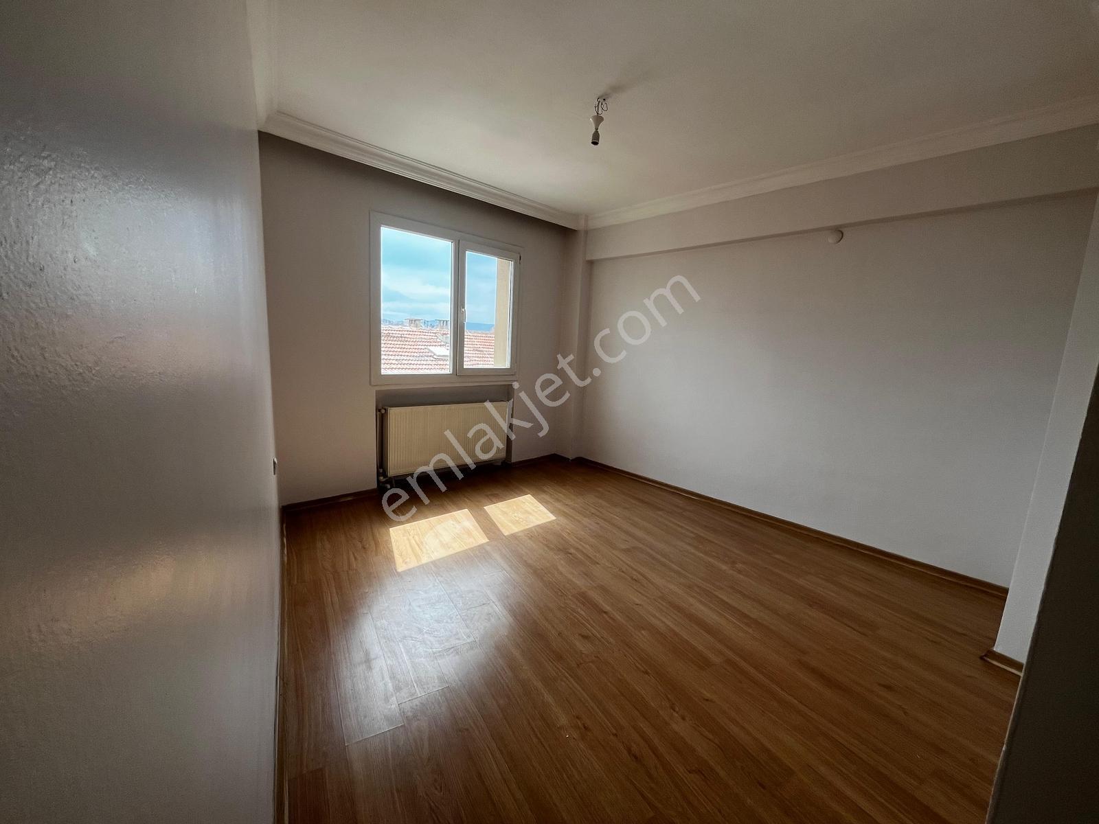Şirinyerin Merkezi Güven Mahallesinde 3+1 Kiralık Daire - Görsel 9