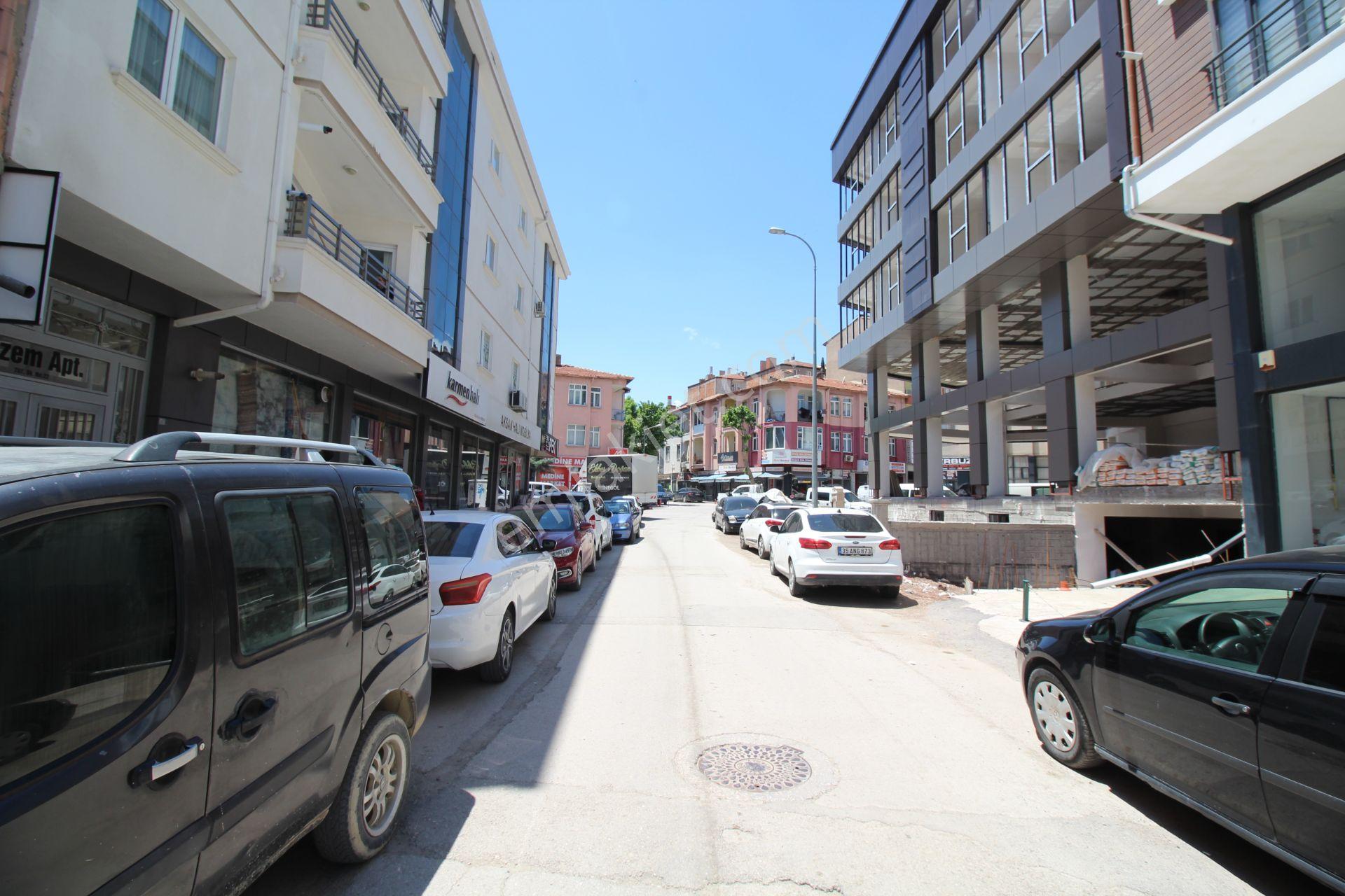 Aksaray Hamidiye Mahallesinde Kiralık 350 M Dükkan - Görsel 2