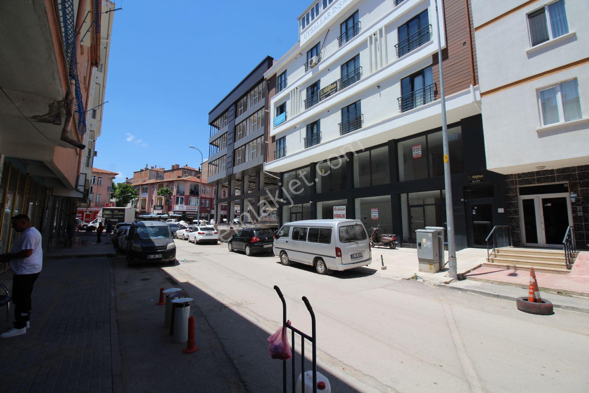 Aksaray Hamidiye Mahallesinde Kiralık 350 M Dükkan - Görsel 4