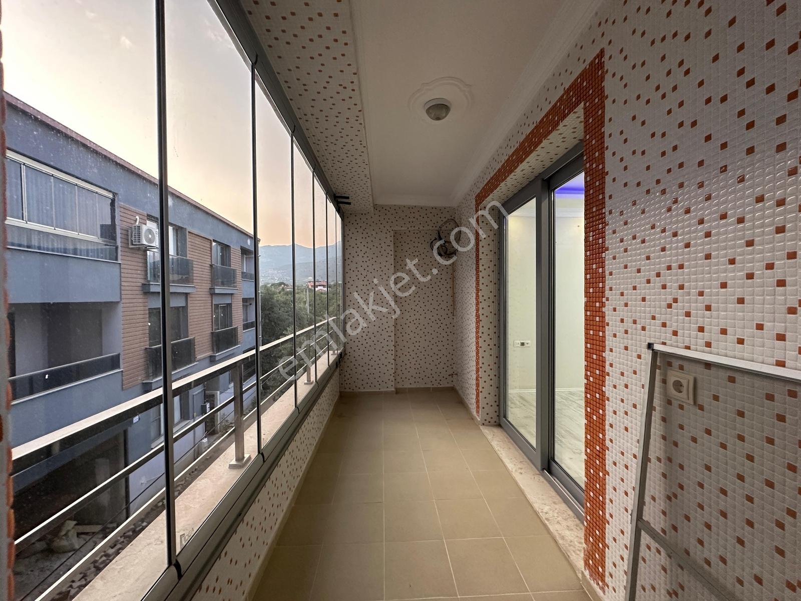 İstiklal Mahallesinde 3+1 Kiralık Ara Kat Cam Balkon Daire - Görsel 5
