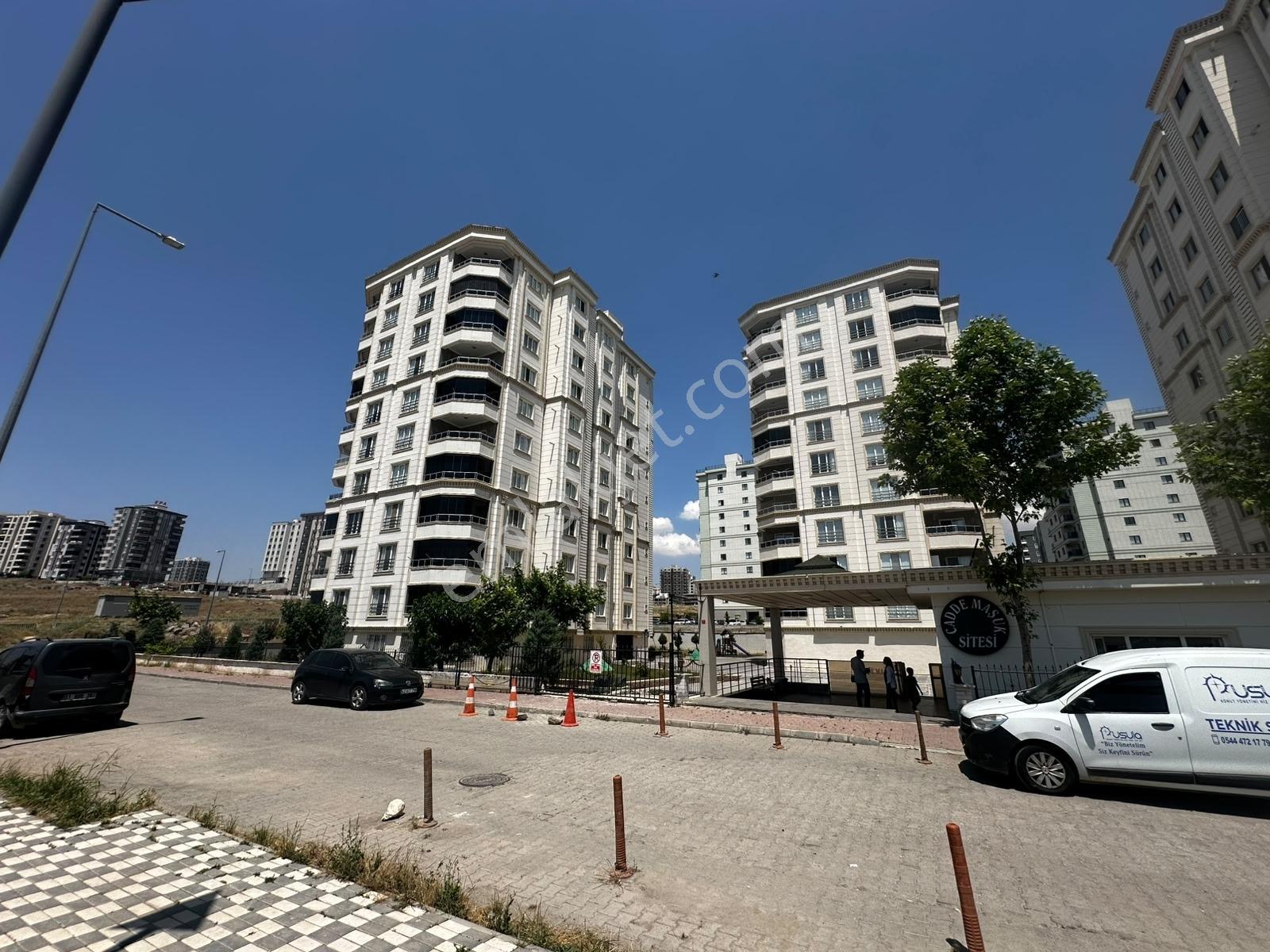 Cadde Maşuk Gürkan Yapı Sitesinde Satılık Ferah 3+1 Daire