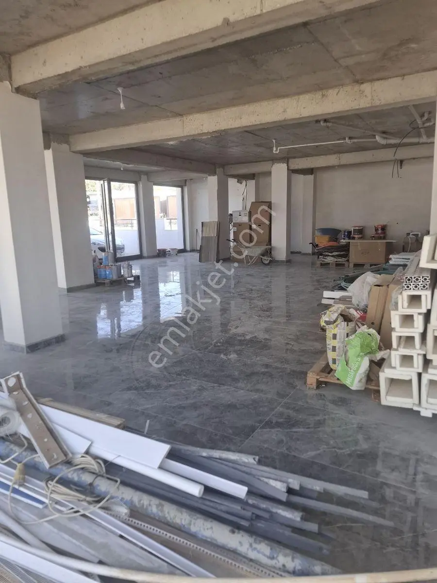 Altıntaş'ta Köşe Konumda Geniş Cepheli Satılık Dükkan - Görsel 4