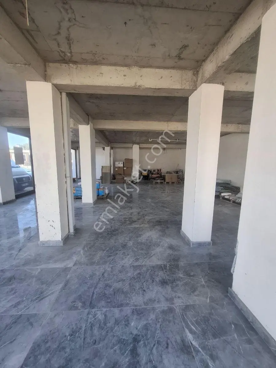 Altıntaş'ta Köşe Konumda Geniş Cepheli Satılık Dükkan - Görsel 5
