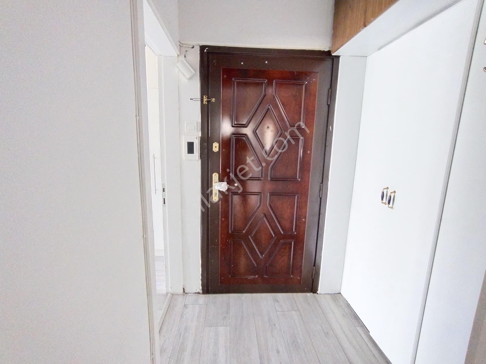 Karşıyaka Bahriye Üçok'ta Bakımlı Arakat 3+1 Kiralık Daire - Görsel 19