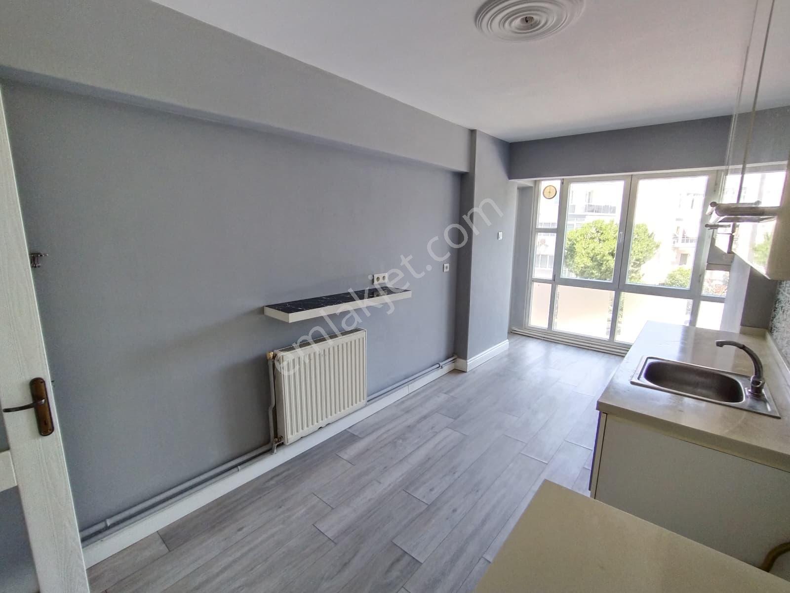 Karşıyaka Bahriye Üçok'ta Bakımlı Arakat 3+1 Kiralık Daire - Görsel 12