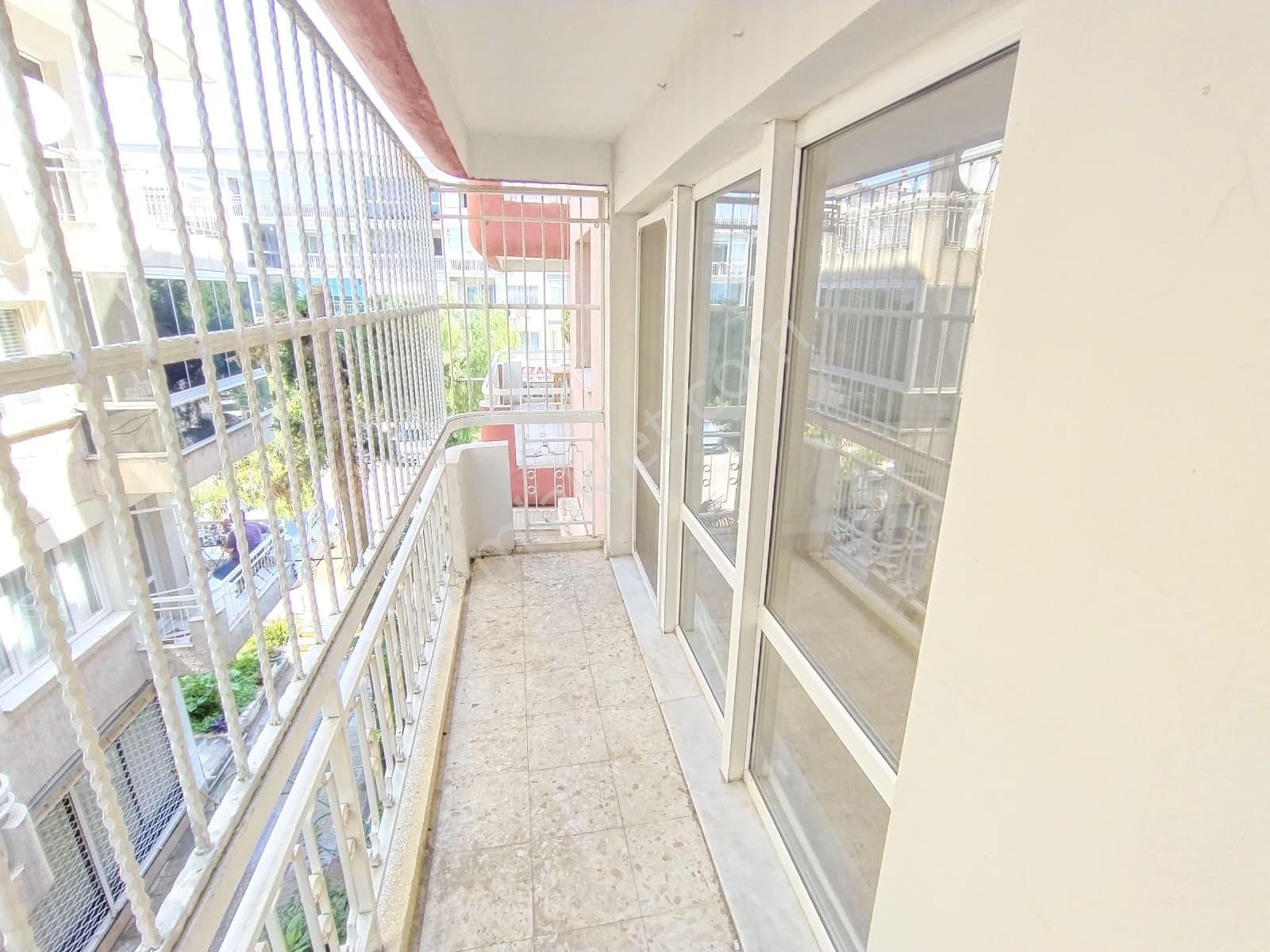 Karşıyaka Bahriye Üçok'ta Bakımlı Arakat 3+1 Kiralık Daire - Görsel 25