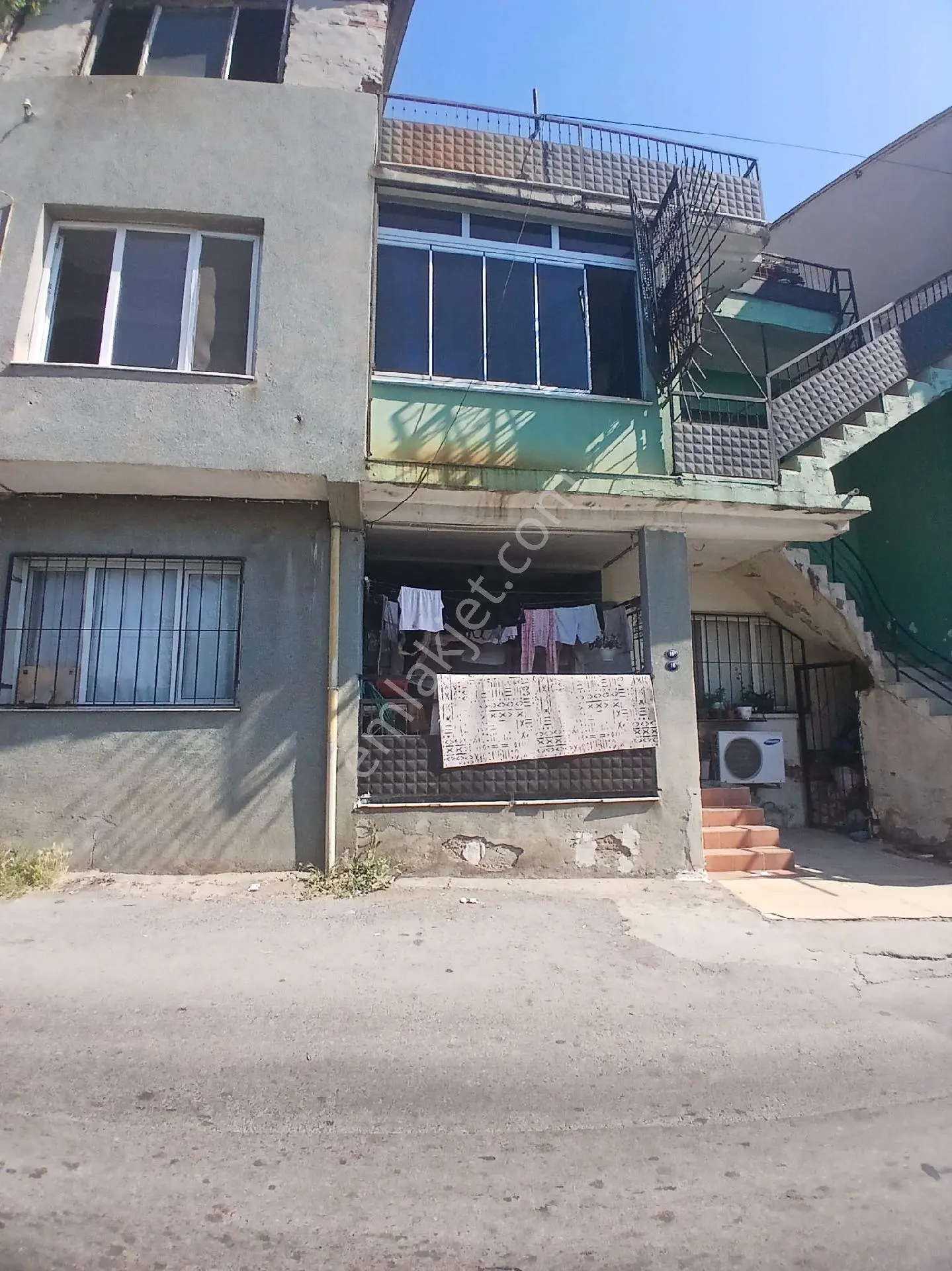 Karabağlar Acıl Satılık Cennetoğlu Mah Müstakıl Kargir Ev Satılık