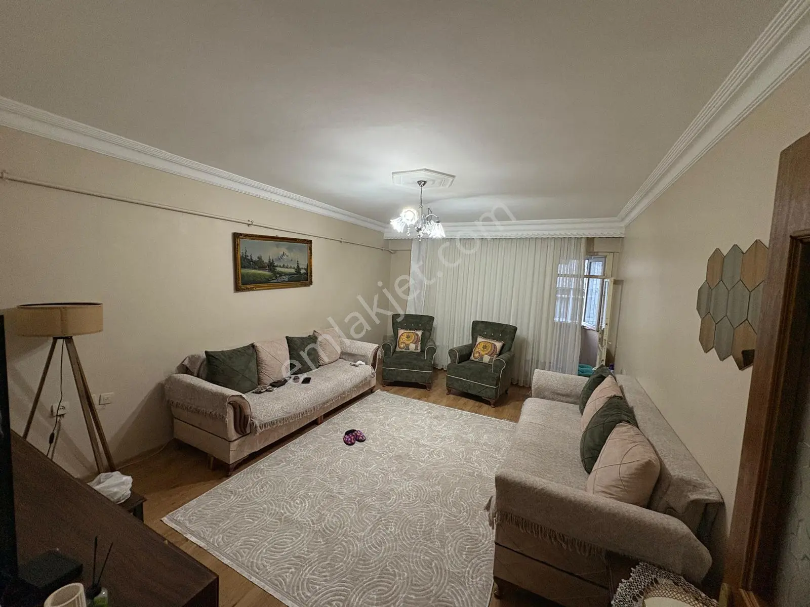 Esenler Ninehatun Mahallesinde /2+1/90m2/3. Kat/ Satılık Daire