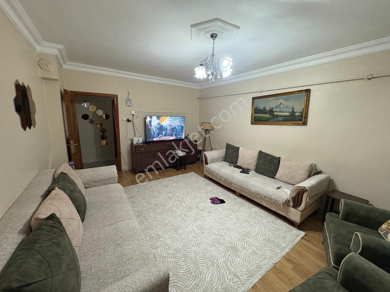 Esenler Ninehatun Mahallesinde /2+1/90m2/3. Kat/ Satılık Daire - Görsel 2