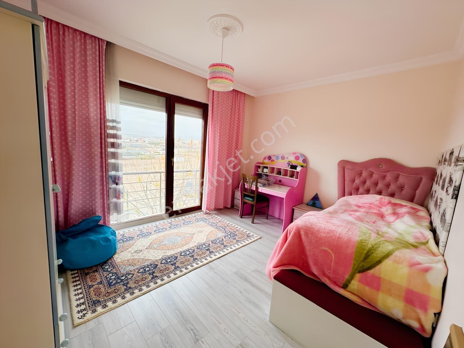 Bahçelievler'de 750 M² Arsa İçinde Ünv. Yakın 7+1 Müstakil Villa - Görsel 11