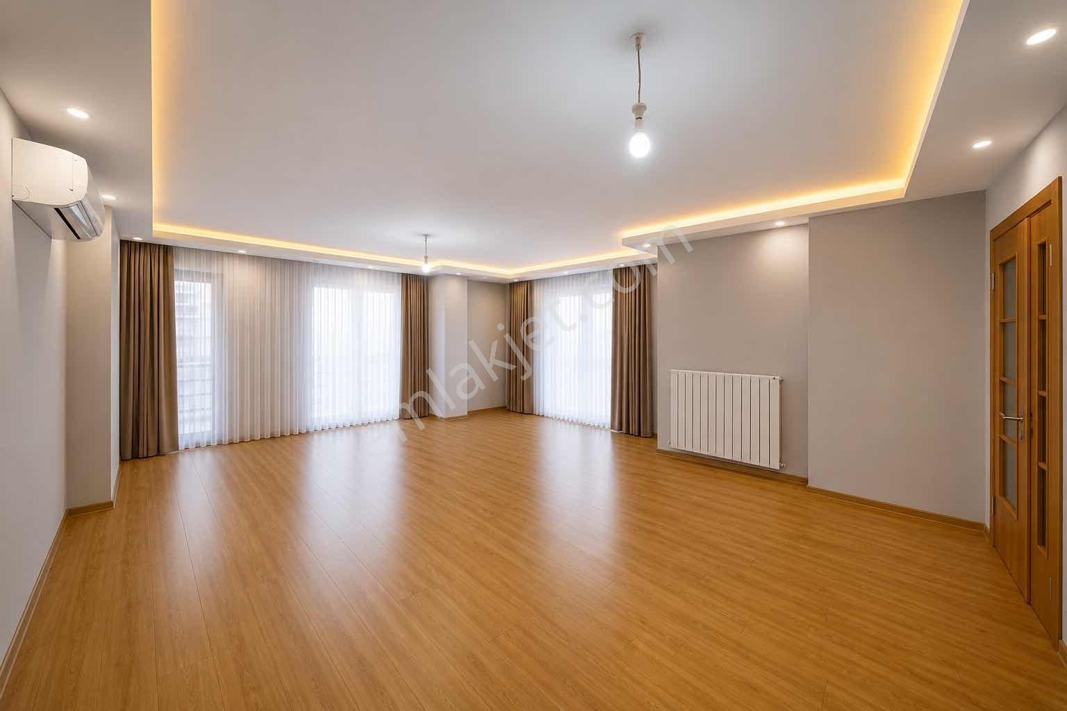Çengelköy'de Büyük 3+1 Daireler'den 187m Satılık Daire