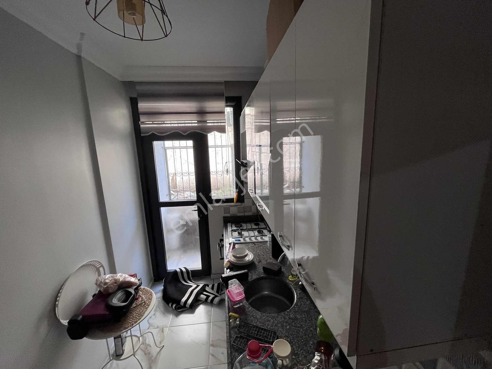 Maltepe Zümrütevlerde Genç Binada 2+1 Yüksek Giriş Ayrı Mutfak - Görsel 12