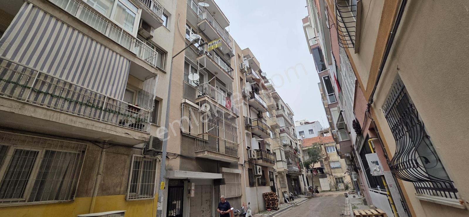 Karşıyaka Tersanede Ara Kat 2+1 Tadilatlı Daire - Görsel 22