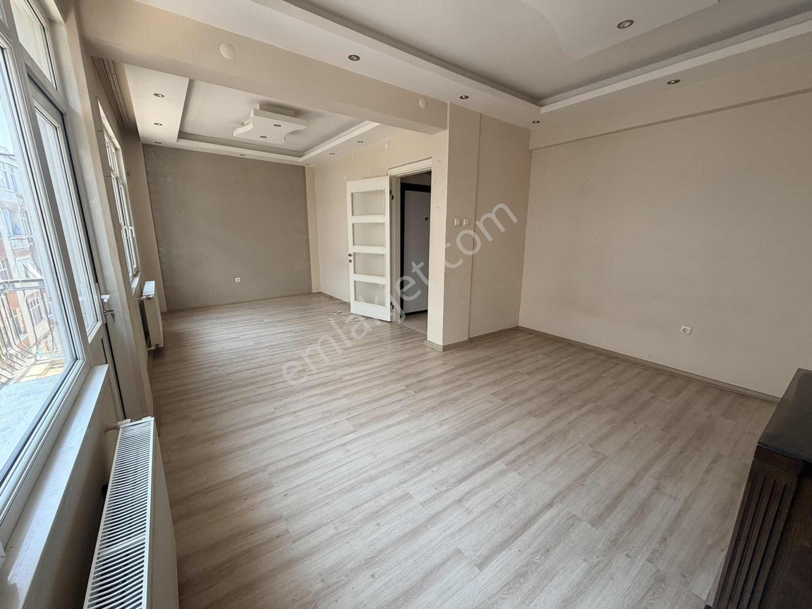 Karşıyaka Tersanede Ara Kat 2+1 Tadilatlı Daire - Görsel 12