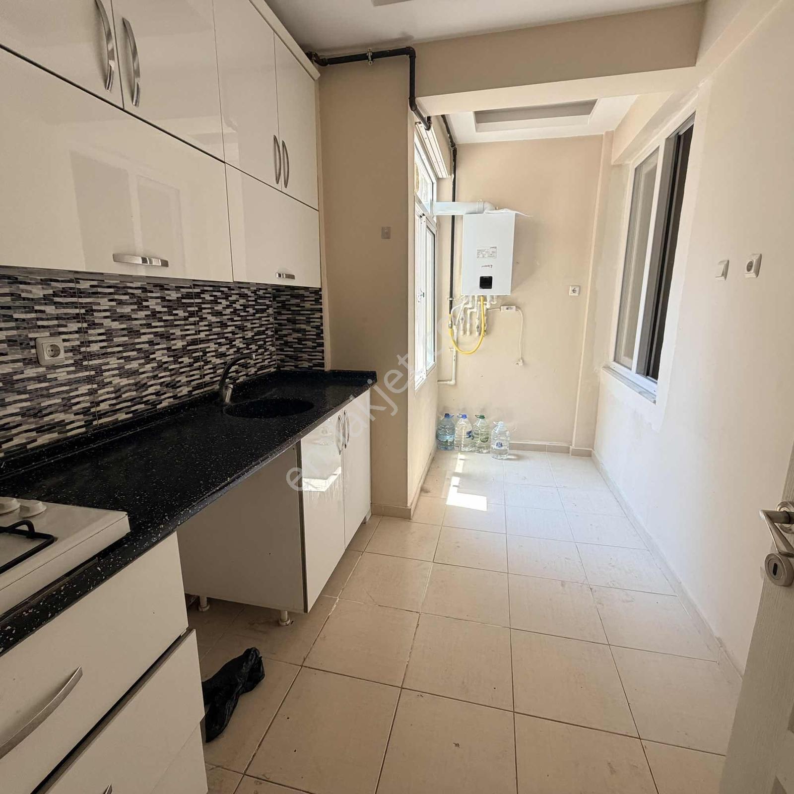 Karşıyaka Tersanede Ara Kat 2+1 Tadilatlı Daire - Görsel 4