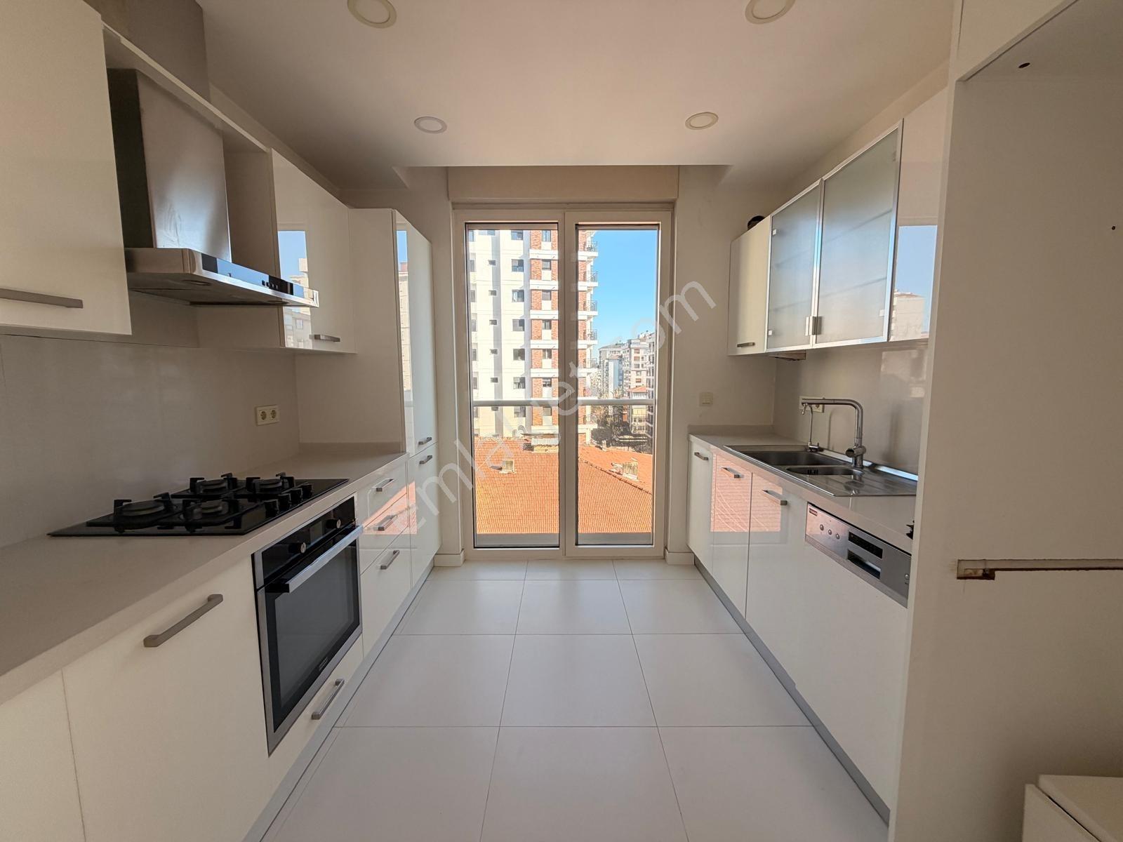Poyraz'dan Suadiyede Bağdat Caddesine Yakın 3+1 100 M2 Net Daire - Görsel 11
