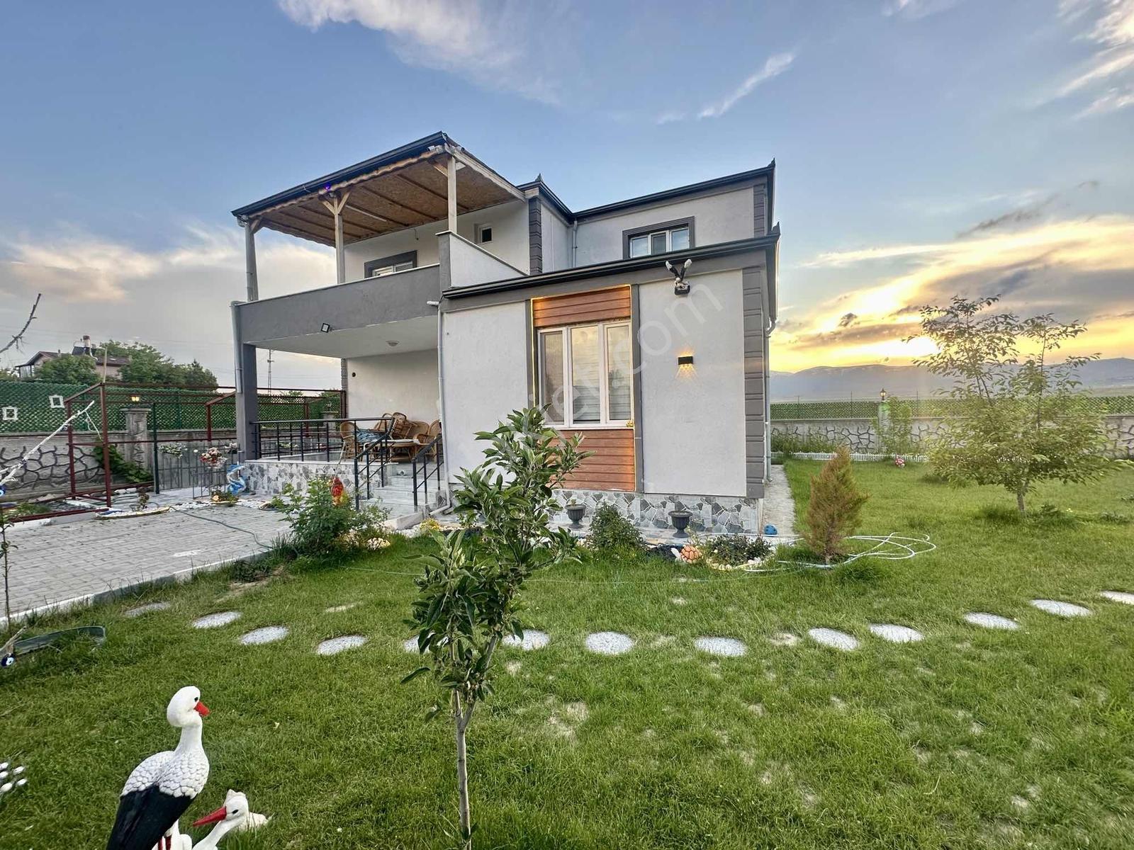 Niğde Aktaş Yeni 432 M² Arsada Otomatik Kapı/ Kamera 3+1 Villa