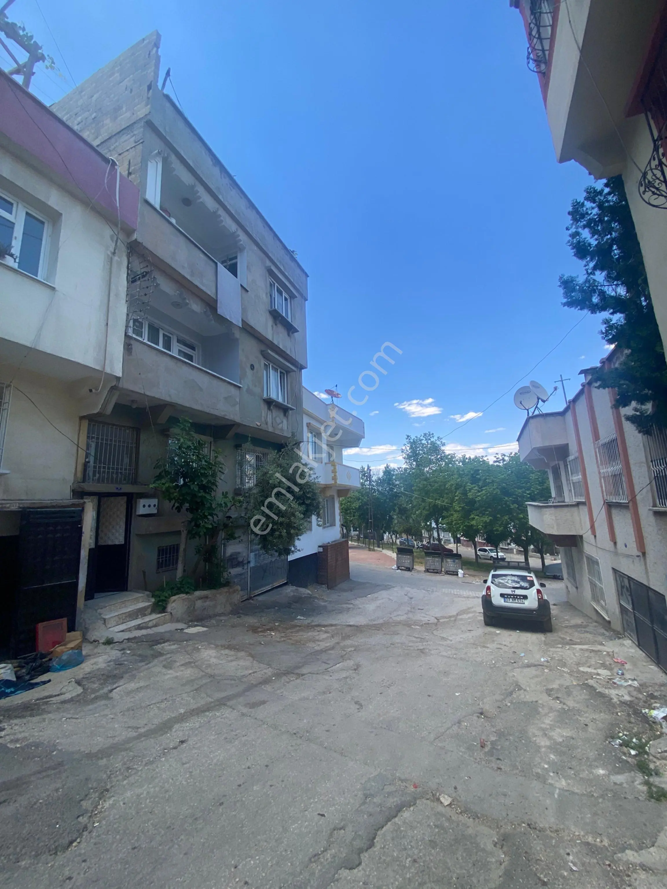 Güneş De 109m 3 Kat,1 Teras, Garajlı, Doğalgazlı 3 Er Odalı Temiz Ev