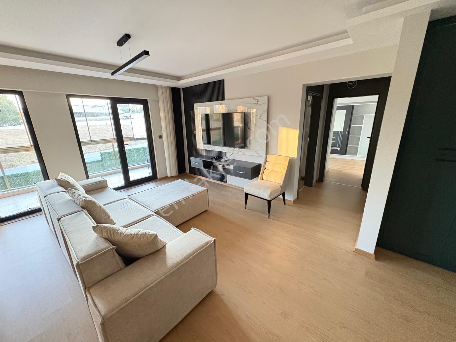 Özlüce 2+1 | Havuzlu Full Eşyalı, Geniş Cam Balkonlu Kiralık Ev - Görsel 15