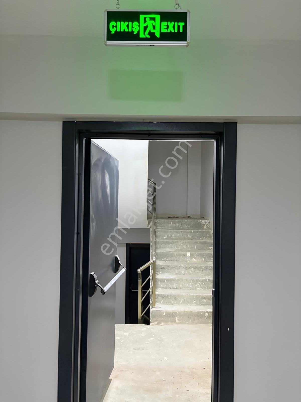 Özlüce 2+1 | Havuzlu Full Eşyalı, Geniş Cam Balkonlu Kiralık Ev - Görsel 10