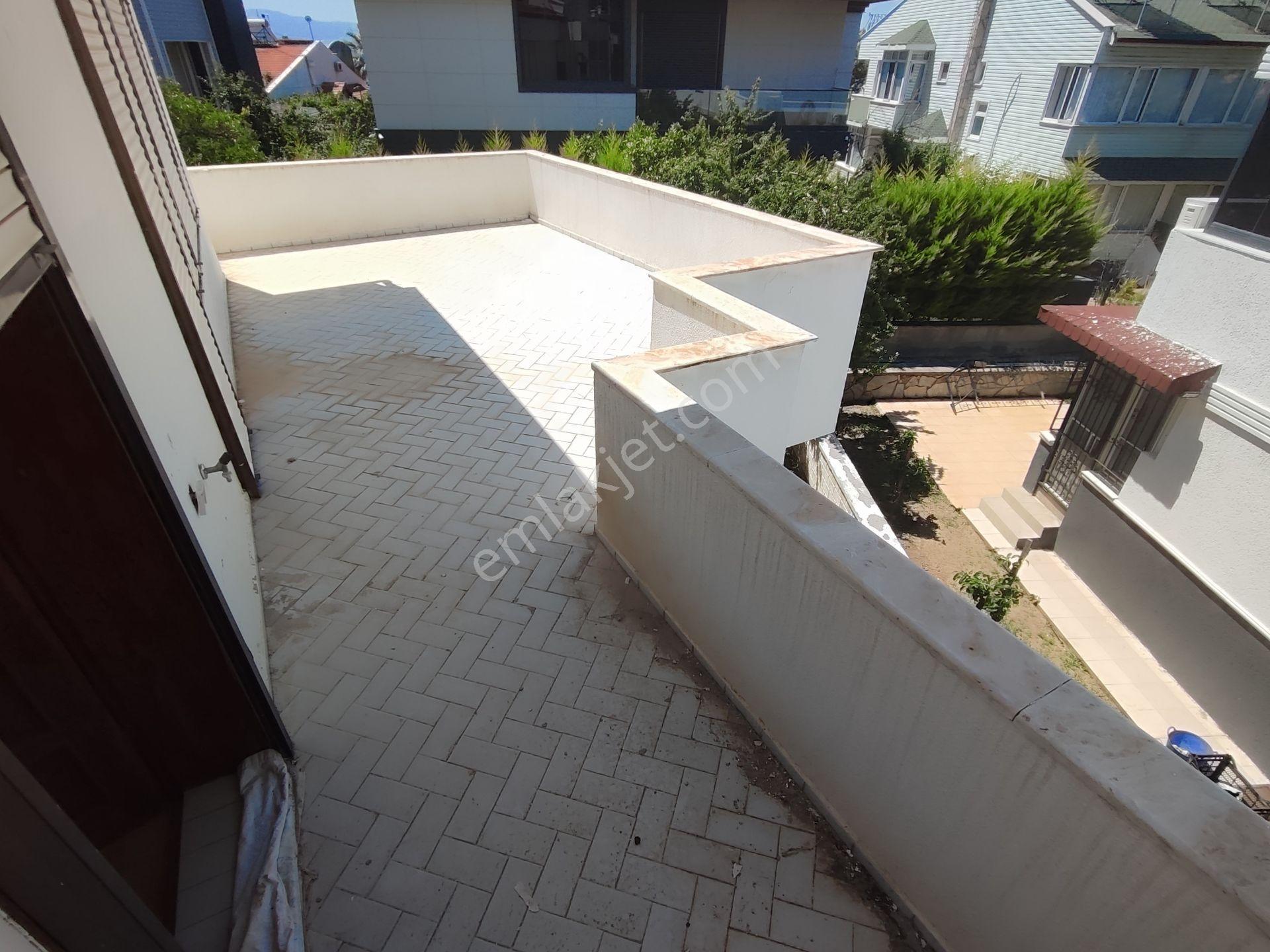 Kardeşten Akçay Yenimahalle'de Denize 50 Mt. Bahçeli Teraslı Geniş 6+1 Tribleks Villa - Görsel 16
