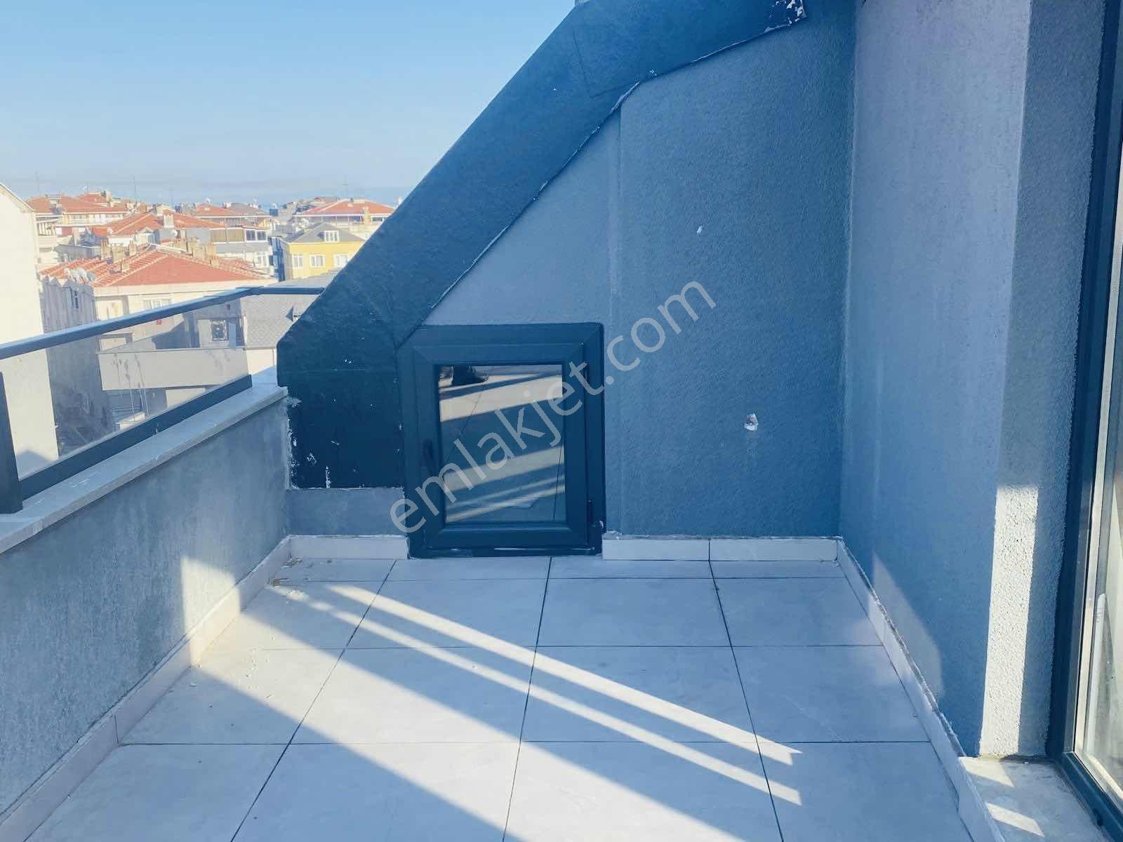 Ambarlıda Deniz Manzaralı Teraslı Sıfır 2+1 - Görsel 15