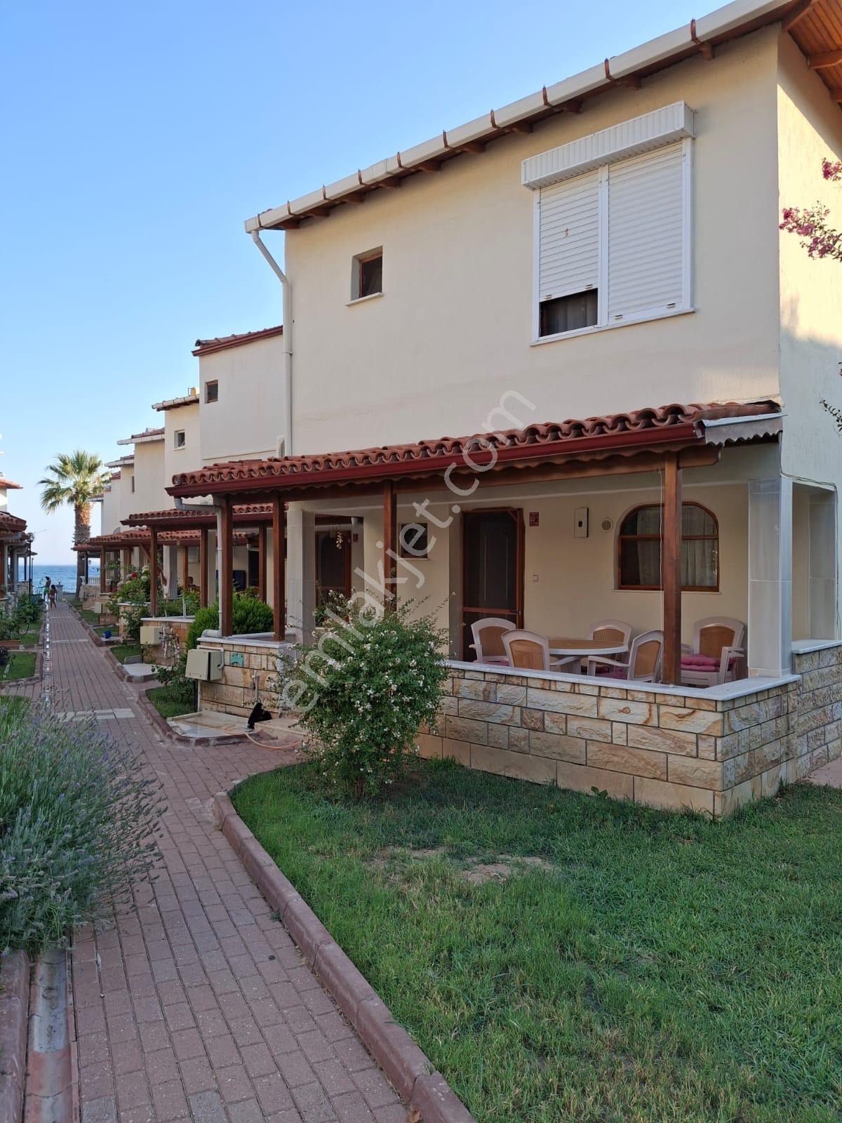 Deniz Manzaralı Değil, Denize Sıfır! Şöhretler Sitesi'nde Villa - Görsel 27