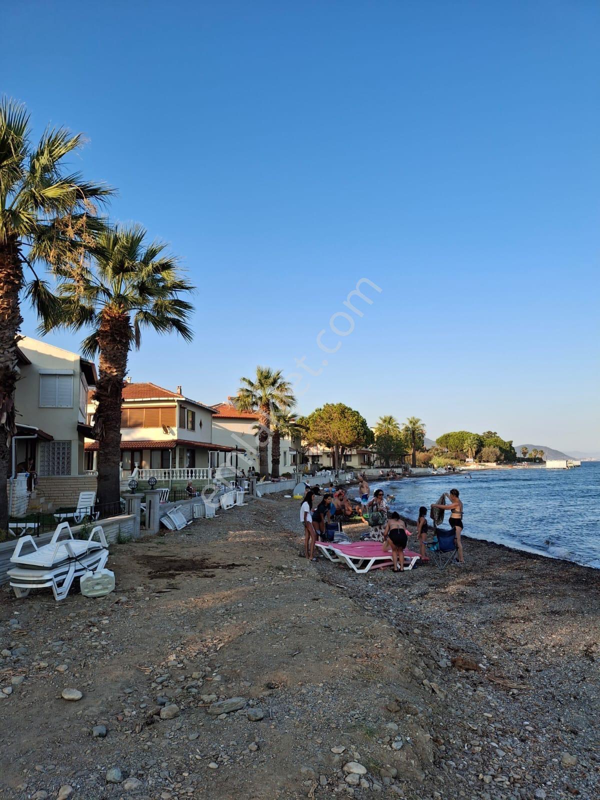 Deniz Manzaralı Değil, Denize Sıfır! Şöhretler Sitesi'nde Villa