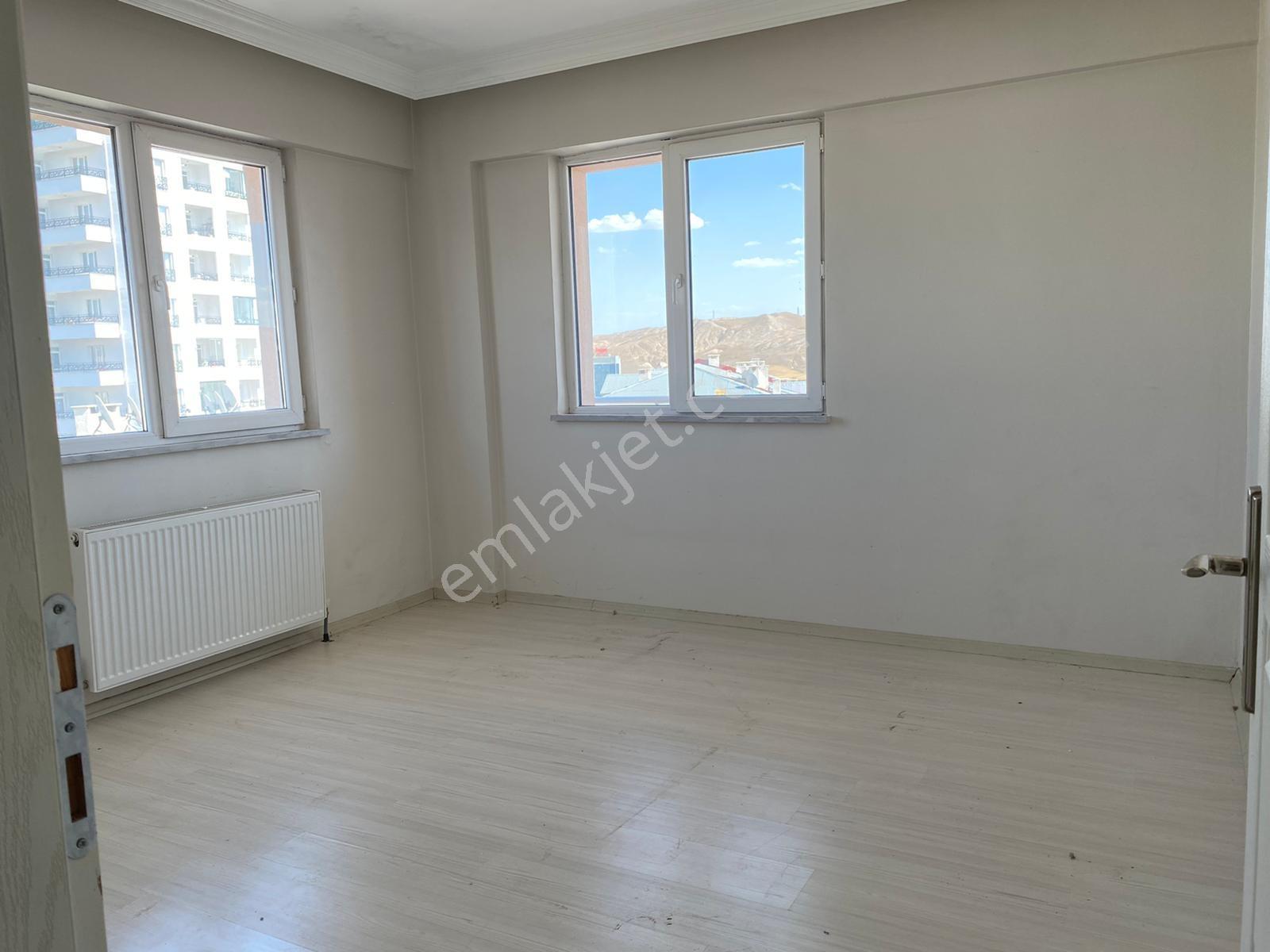 Turkuaz'dan Huzurda Ramada Karşısı Güney Cephe Kiralık 3+1 - Görsel 12