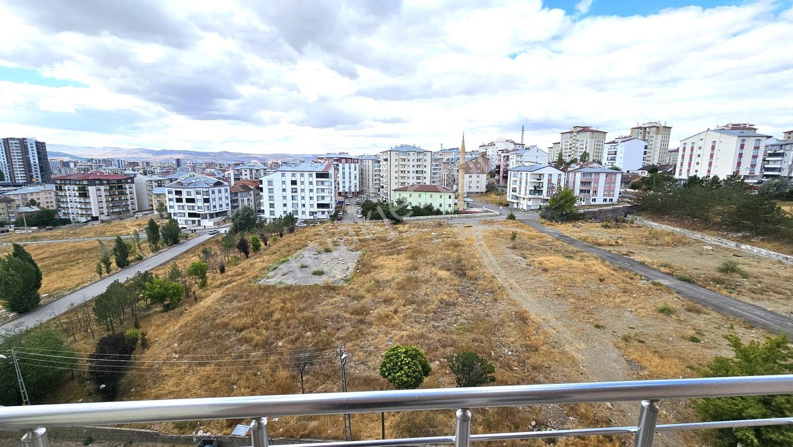 Turkuaz'dan Huzurda Ramada Karşısı Güney Cephe Kiralık 3+1 - Görsel 24