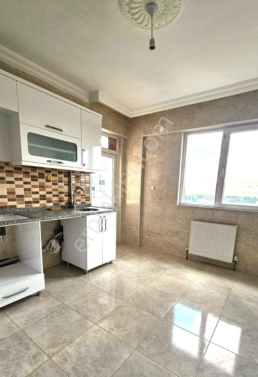 Turkuaz'dan Huzurda Ramada Karşısı Güney Cephe Kiralık 3+1 - Görsel 32