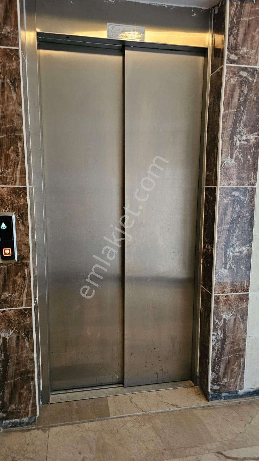 Turkuaz'dan Huzurda Ramada Karşısı Güney Cephe Kiralık 3+1 - Görsel 8